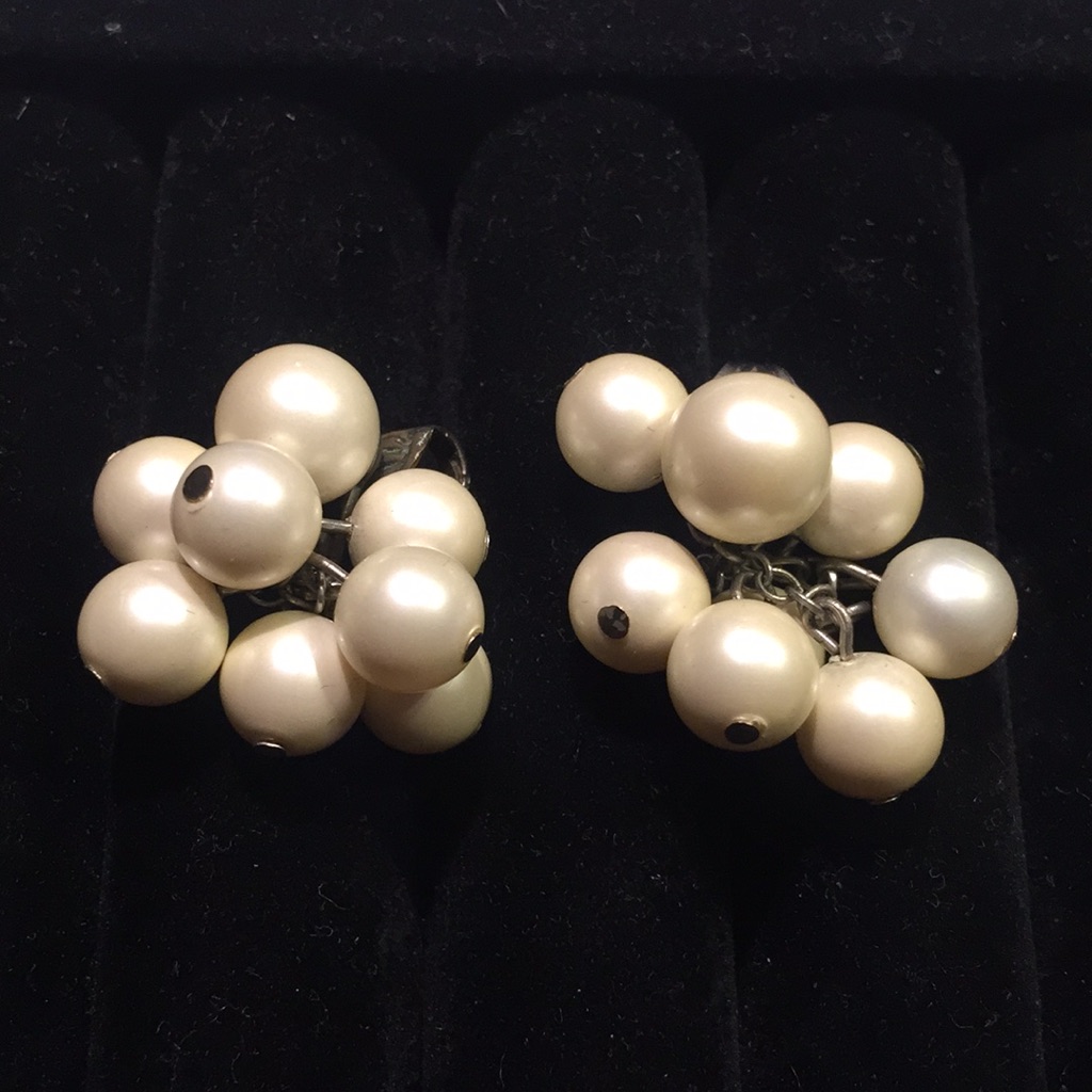 Vintage Richelieu Faux Pearl Earrings 12$